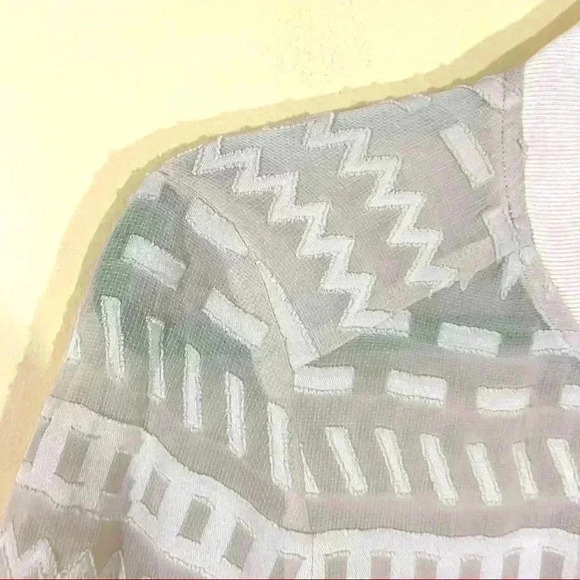 BCBGMaxAzria Creme Aztec Sheer Full Zip Cropped Bomber Jacket Size XXS - Picture 5 of 16